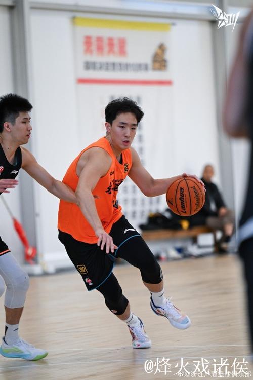 广厦男篮社媒分享青年队图集:U19决赛阶段将于12月20日进行 广厦男篮社媒分享青年队图集:U19决赛阶段将于12月20日进行